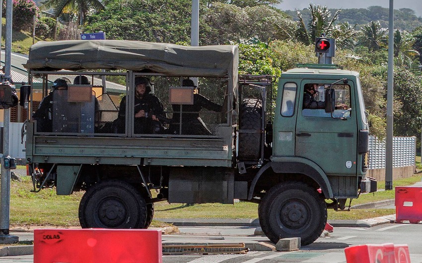 Началась эвакуация французских туристов из Новой Каледонии
