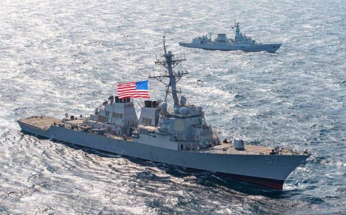 В CENTCOM сообщили об обстреле хуситами эсминца ВМС США
