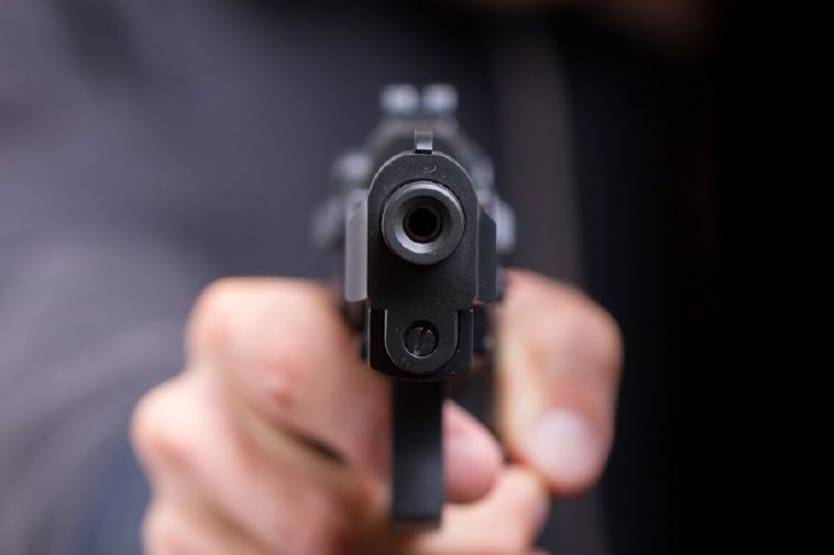 В Азербайджане сотрудник МЧС застрелил коллегу за рулем