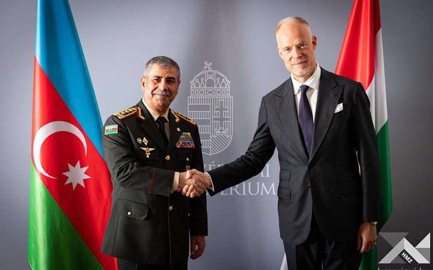 Главы Минобороны Азербайджана и Венгрии провели переговоры в Будапеште