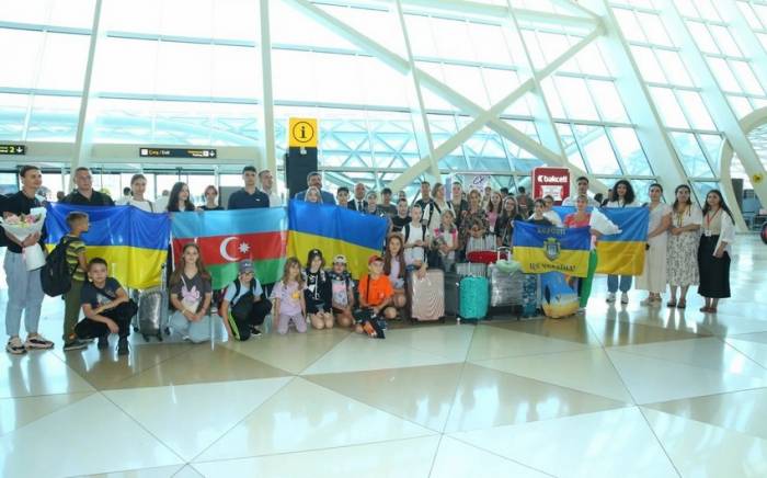 В Азербайджан прибыли еще 30 украинских детей в целях реабилитации -ФОТО
