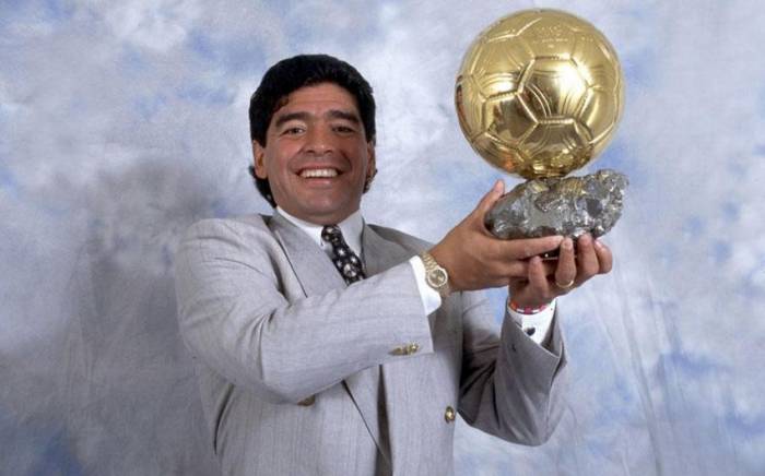 Золотой мяч Марадоны снят с аукциона
