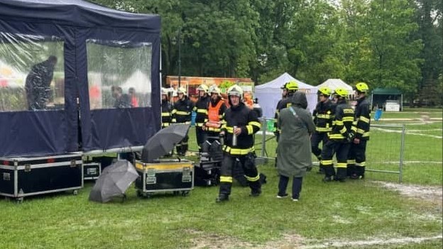 В Чехии 20 человек пострадали от удара молнии на мероприятии ко Дню защиты детей
