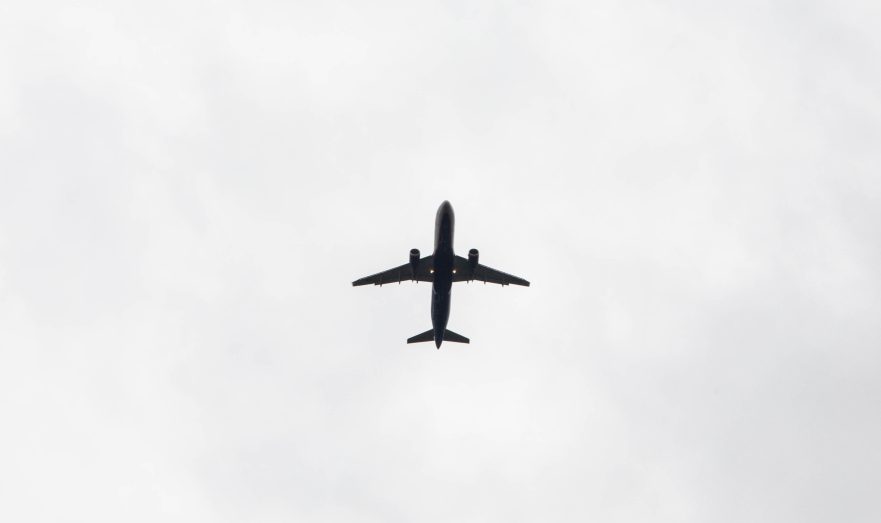 Летевший в Екатеринбург самолет экстренно приземлился в Баку