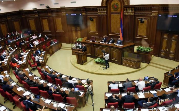 Парламент Армении может провести внеочередное заседание по вопросу об отставке правительства
