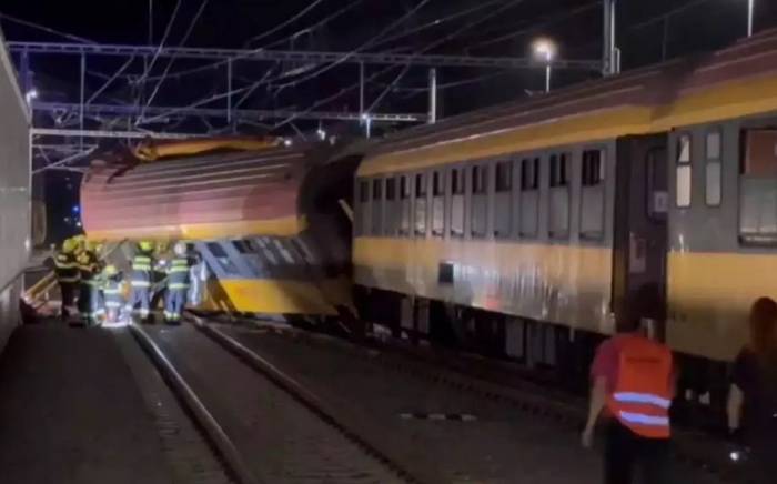 В Чехии в результате столкновения поездов погибли четыре человека

