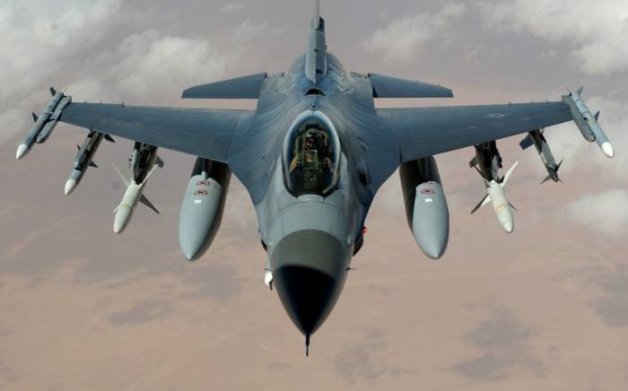 Часть переданных Украине F-16 разместят за пределами страны
