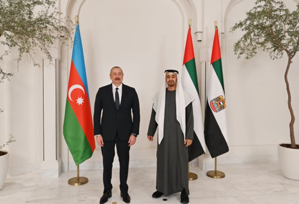 Ильхам Алиев позвонил президенту Эмиратов