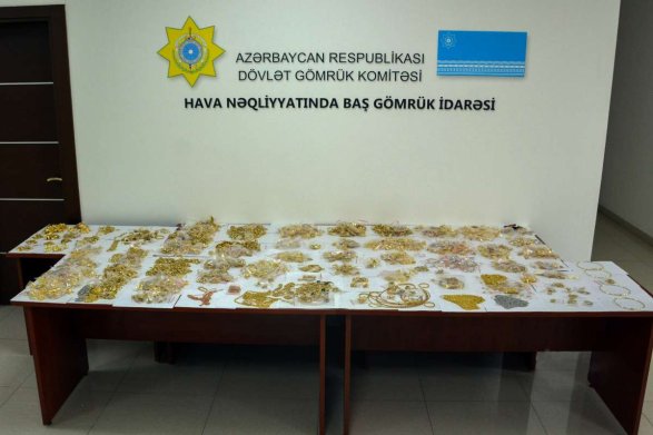 В Азербайджан незаконно пытались ввезти десятки килограммов золота