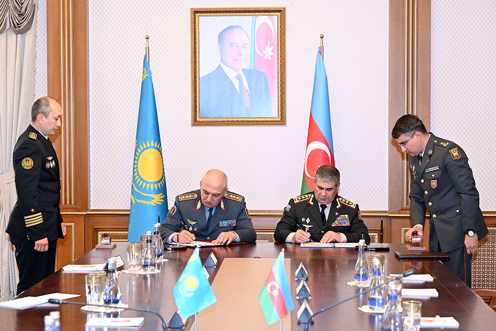 Азербайджан и Казахстан подписали оборонное соглашение