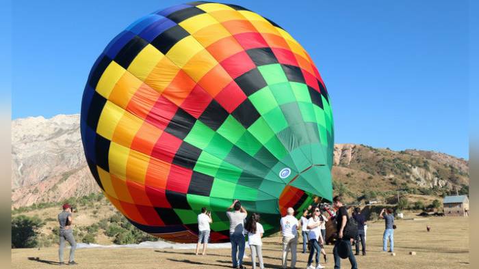 Мирзиеев поручил создать в Узбекистане зону полётов на воздушных шарах, как в турецкой Каппадокии
