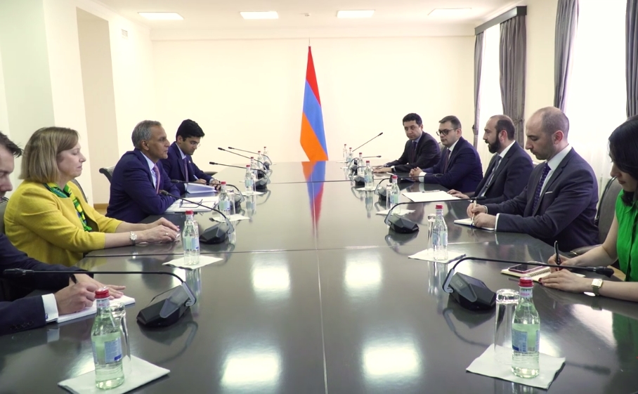 Мирзоян обсудил с представителем США улучшение отношений с Азербайджаном