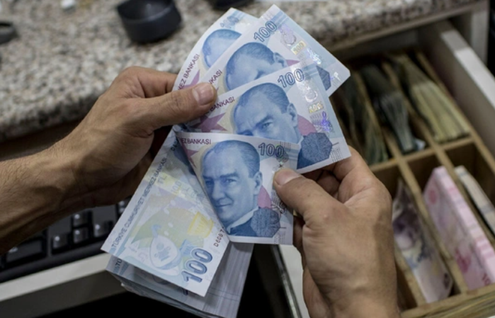 Турецкая валюта побила антирекорд