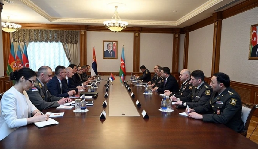 В Баку состоялась встреча министров обороны Азербайджана и Сербии