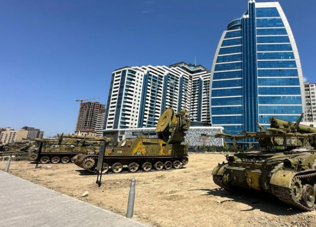 Обнаруженный в Ходжалы ЗРК доставлен в "Парк военных трофеев" в Баку