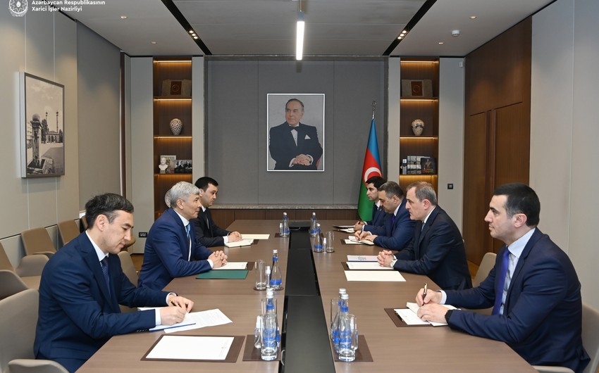 Посол Кыргызстана вручил копию верительных грамот Джейхуну Байрамову
