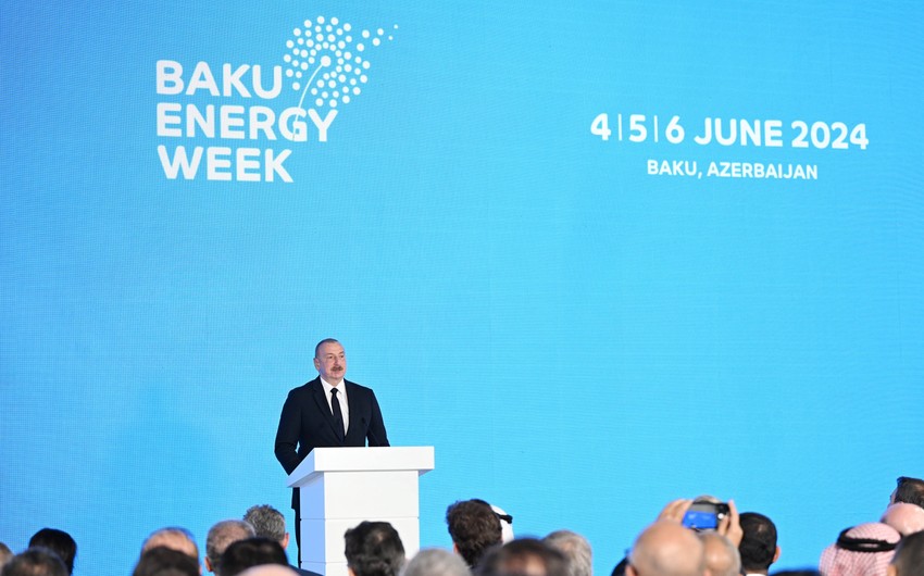 Ильхам Алиев выступил на открытии Бакинской энергетической недели