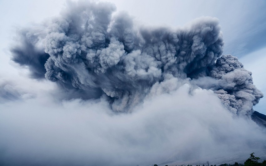Вулкан Канлаон выбросил столб пепла и дыма на высоту 5 км