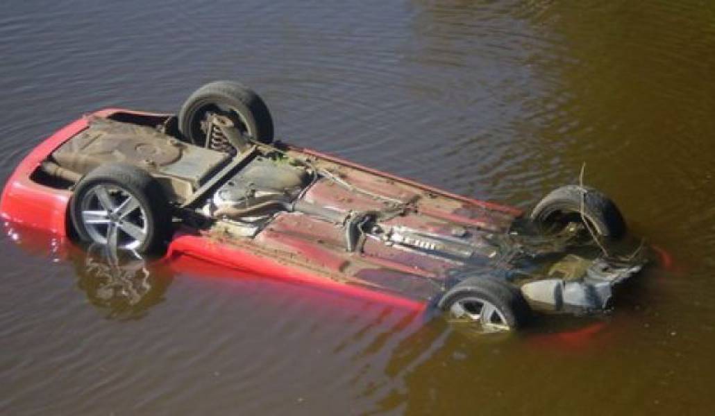 В Товузе автомобиль упал в реку, двое пропали без вести