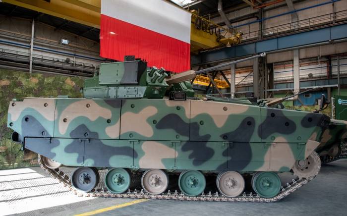 Контракт на поставку польской армии 159 новых БМП подпишут в августе
