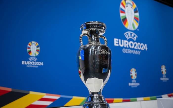 ЕВРО-2024: Английские футбольные фанаты устроили ДТП в центре Берлина
