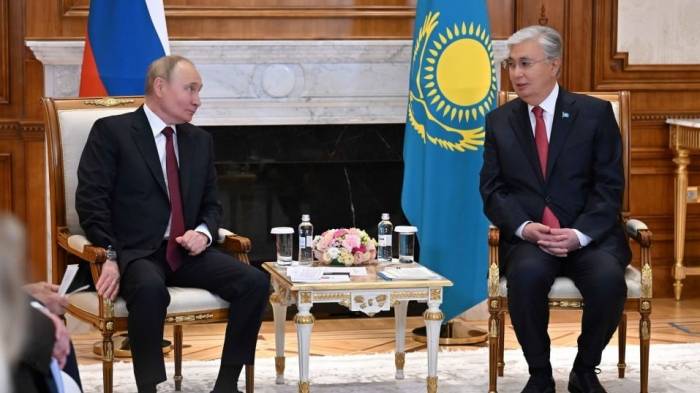 Путин провел переговоры с Токаевым
