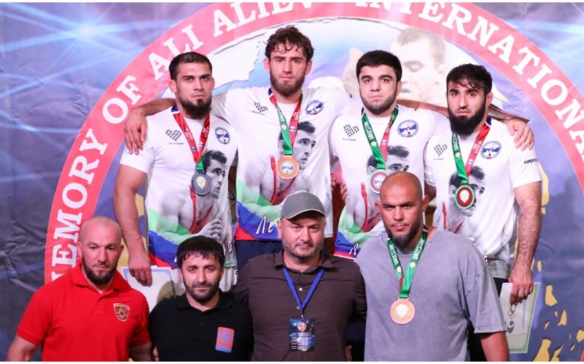 Азербайджанские борцы завоевали 5 медалей на памятном турнире в Дагестане