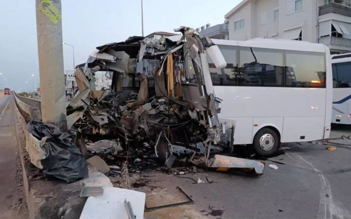 Более 20 человек пострадали, один погиб при ДТП с туристическим автобусом в Анталье
