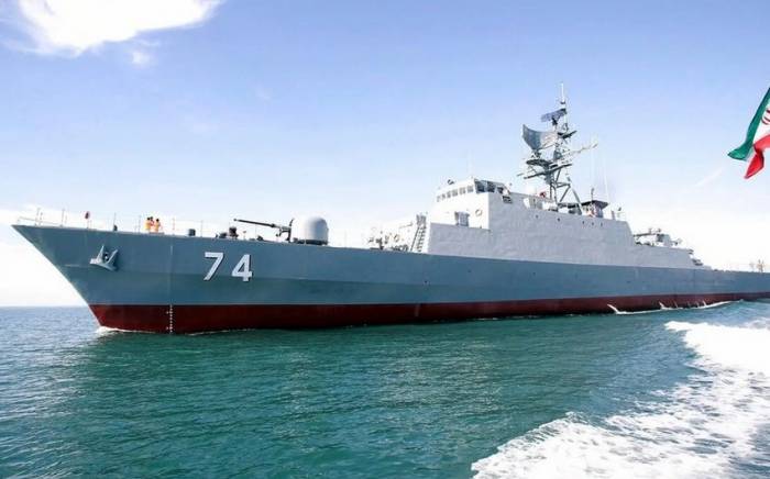 Иранские ВМС начали ремонт затонувшего эсминца Sahand
