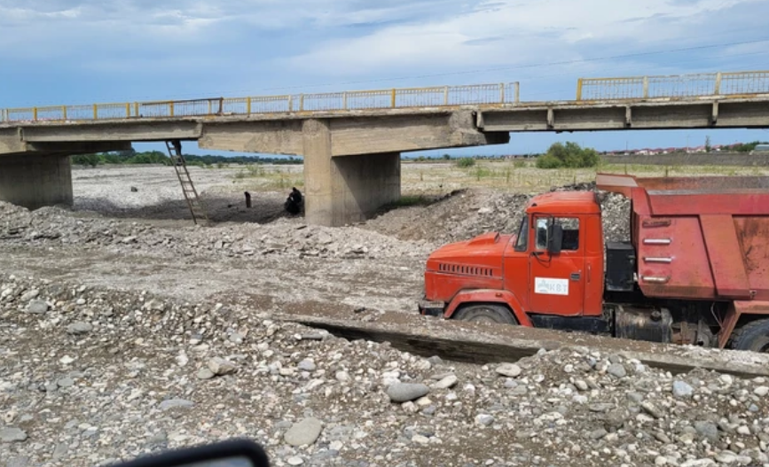 Мост через реку Гусар закрывается на ремонт