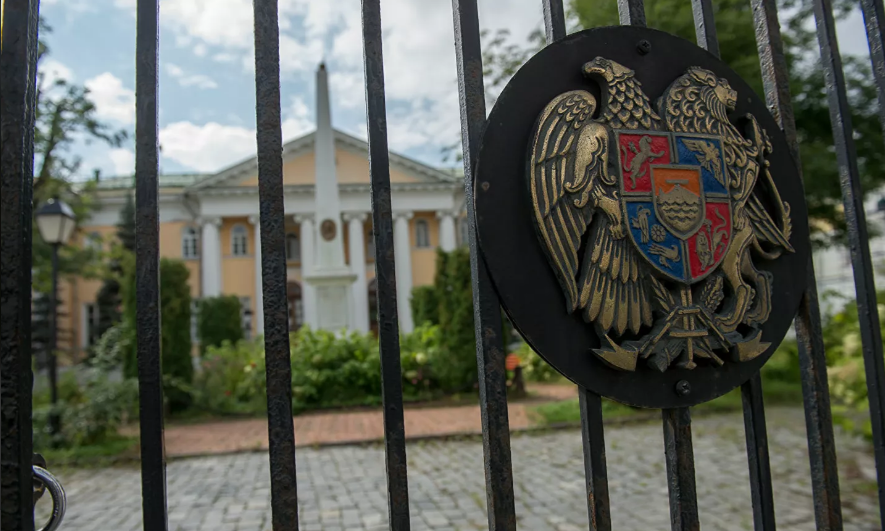 Армения намерена сменить посла в России