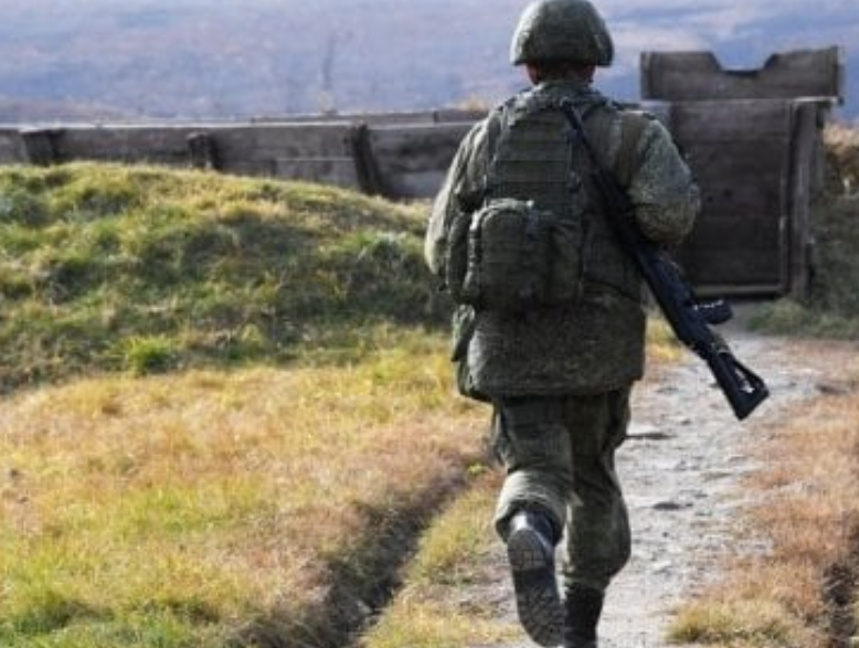 Российский военный застрелил двух сослуживцев и сбежал из части на границе с Украиной