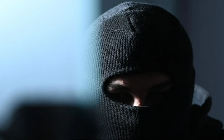В Баку полиция задержала серийного похитителя автомобильных номеров