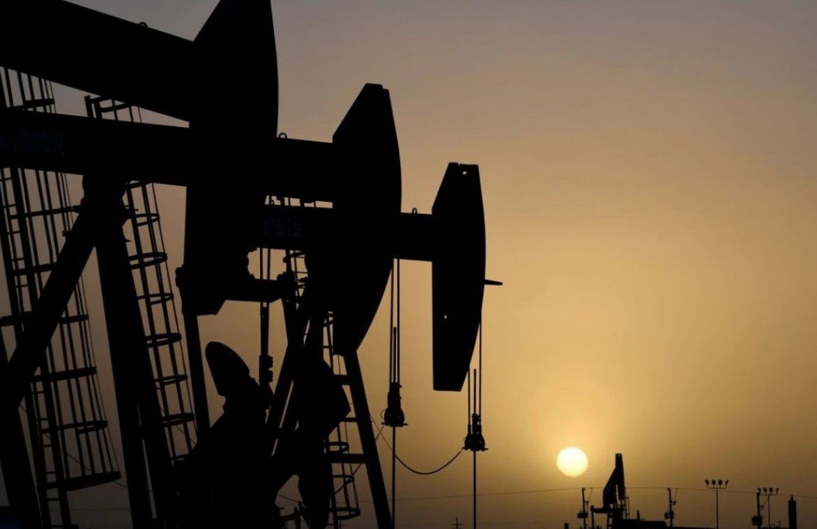 Доходы России от нефти и газа упали