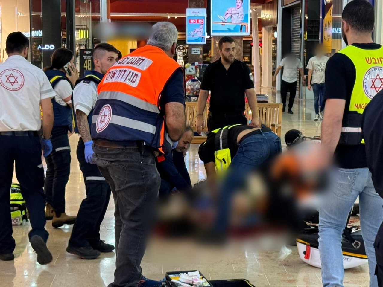 В торговом центре в Израиле в результате нападения пострадали два человека
