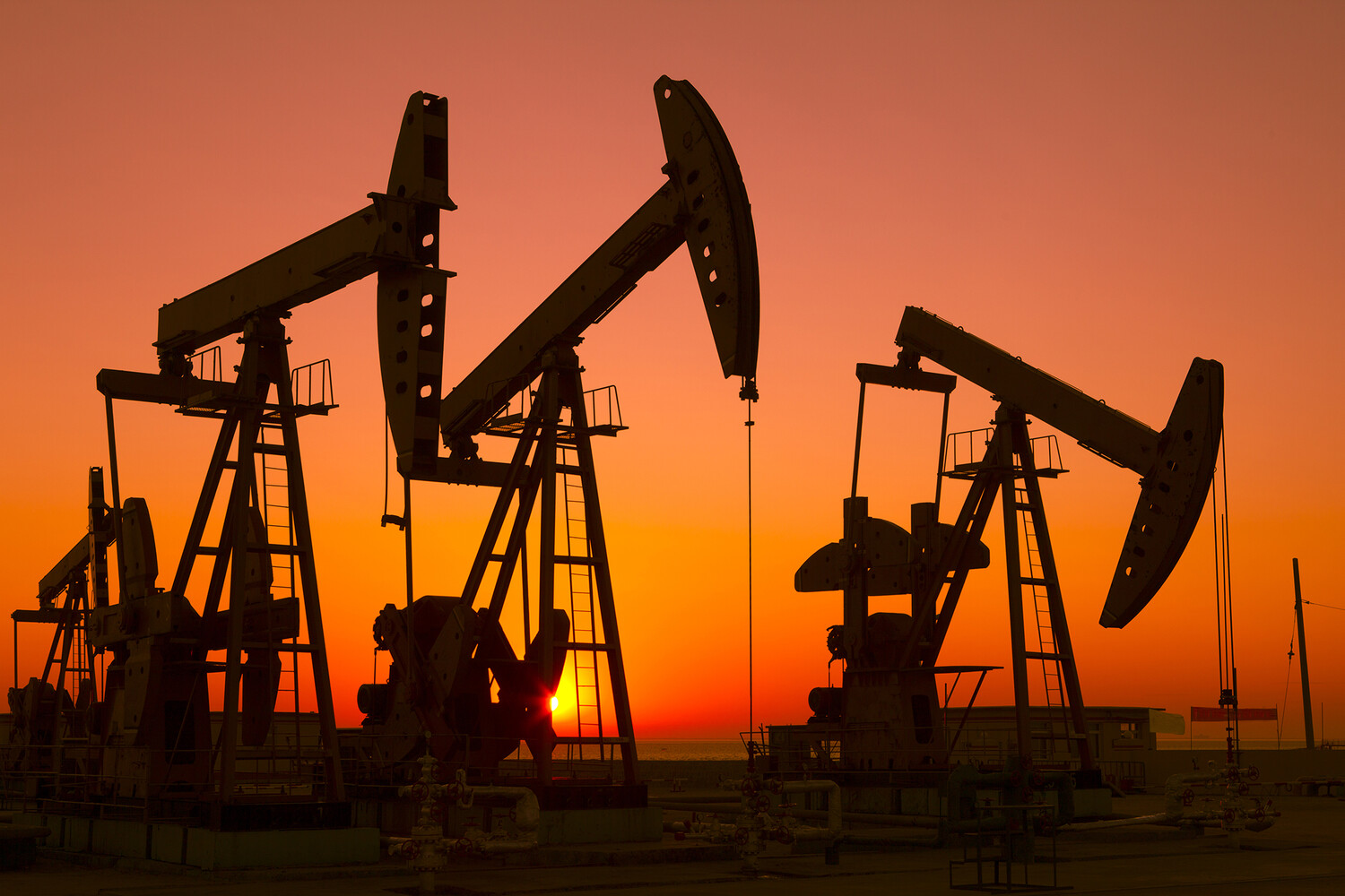 Цена на азербайджанскую нефть упала ниже 84 долларов