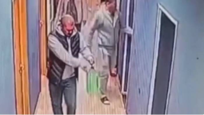 В России мужчина поджег хостел с мигрантами -ВИДЕО