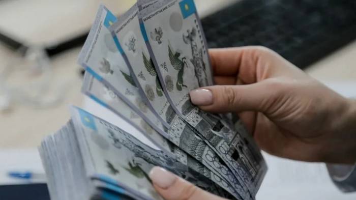 Казахстанцы смогут влиять на зарплаты чиновников через онлайн-оценку их работы
