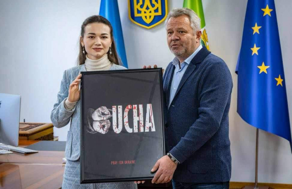 Городу Буча передан постер азербайджанского художника Мир Азера Абдуллаев