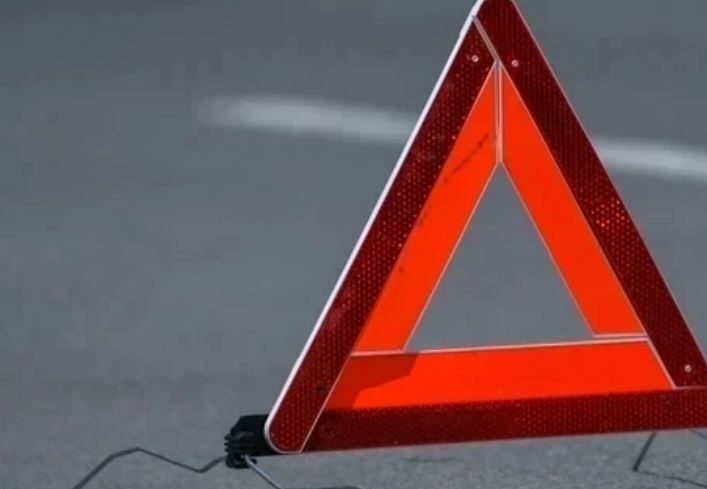Серьезное ДТП в Шамкире: Honda влетела в ограждение, пострадавшие госпитализированы