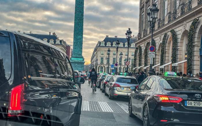 Французские таксисты протестуют против снижения тарифов на перевозку
