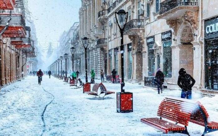 В Баку порывы ветра достигают 30 метров в секунду
