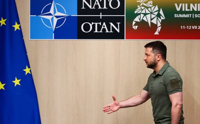 Зеленский предложил вариант вступления Украины в НАТО во время конфликта
