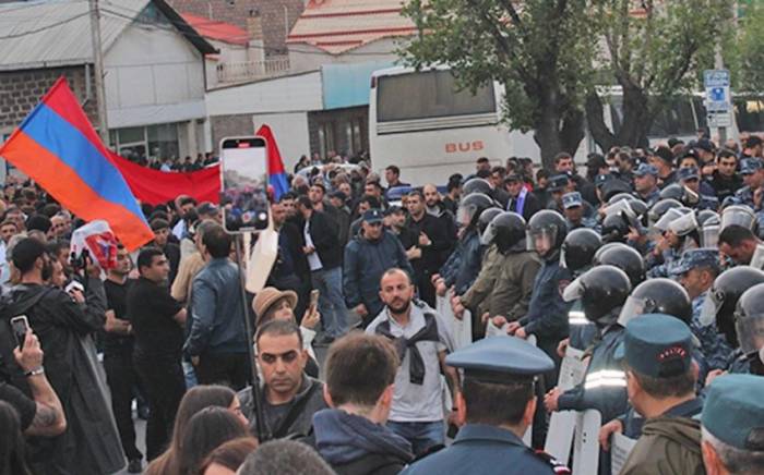 В Ереване проходит вторая по счету с начала года акция протеста
