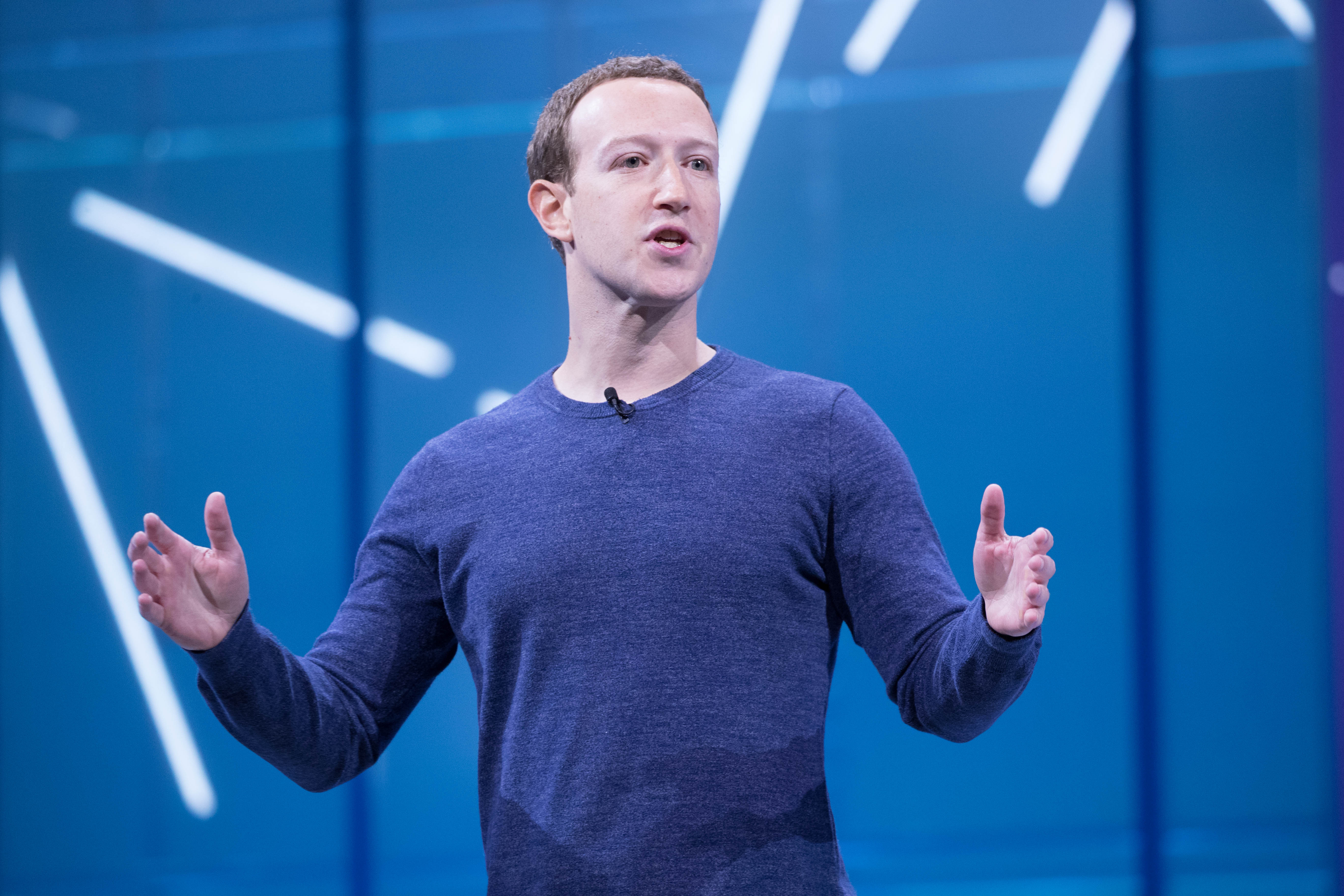 Цукерберг заявил о давлении Байдена на Fb и Inst из-за мемов и COVID