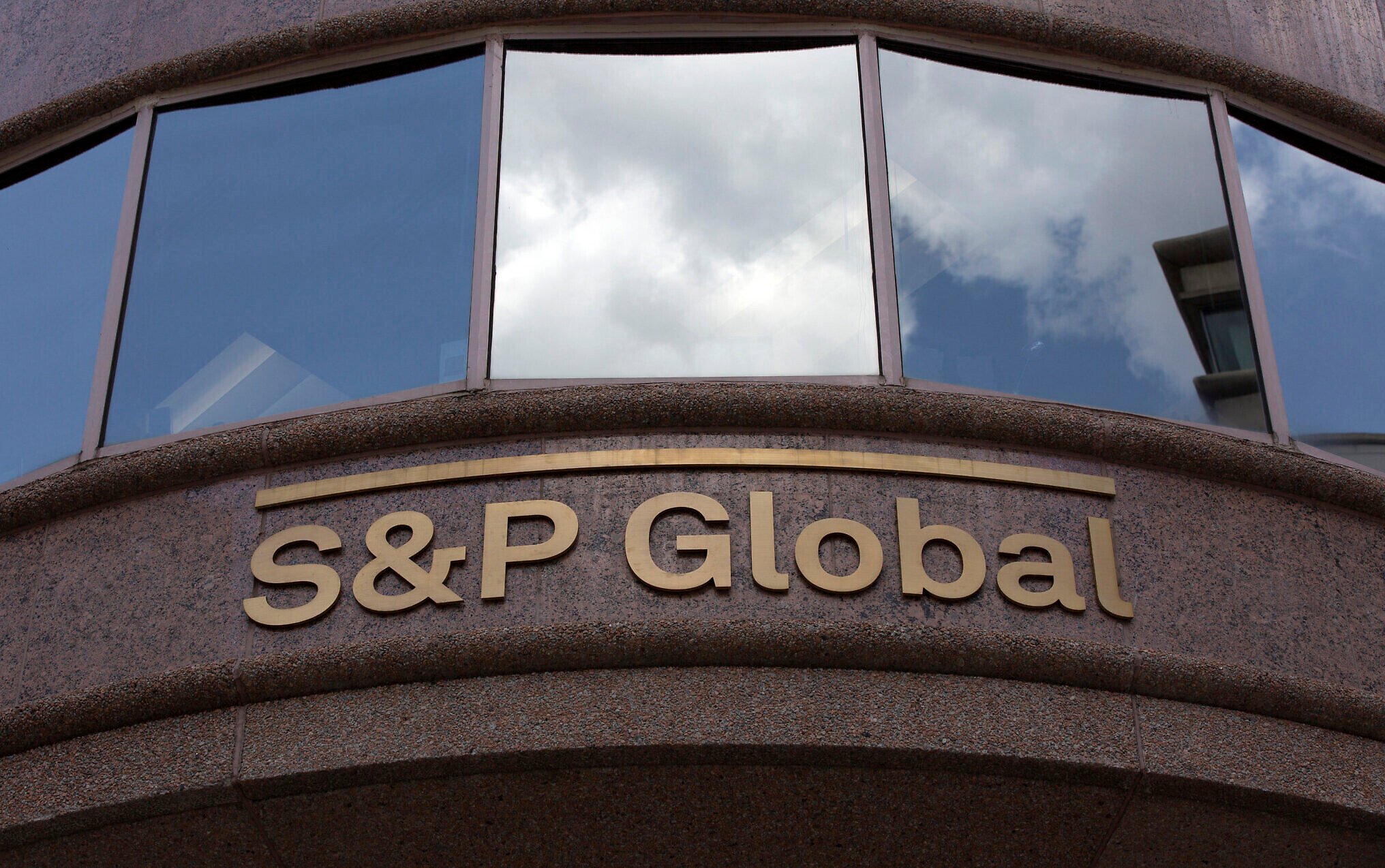 S&P улучшило оценку банковского сектора Азербайджана на «позитивный»