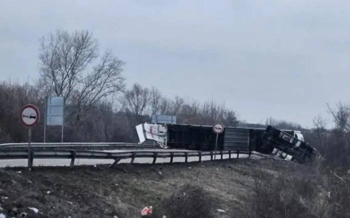 В Болгарии при столкновении автобуса с фурой погибли четыре человека
