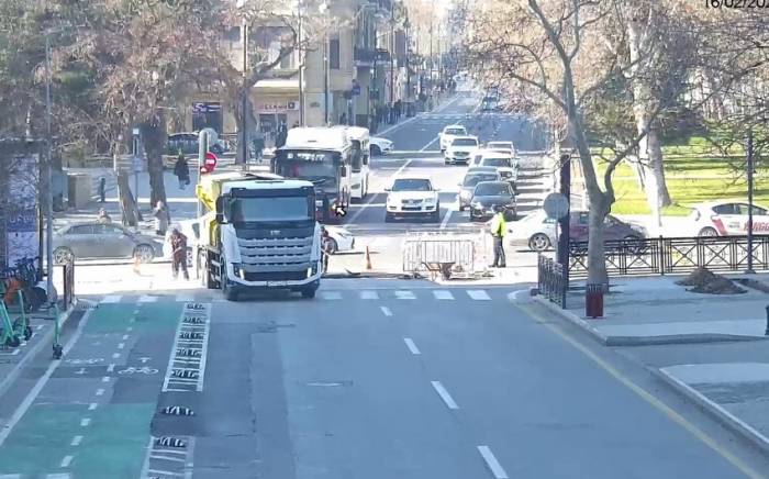 В Баку ограничено движение транспорта на пересечении улиц Шамси Бадалбейли и Рашида Бейбутова
