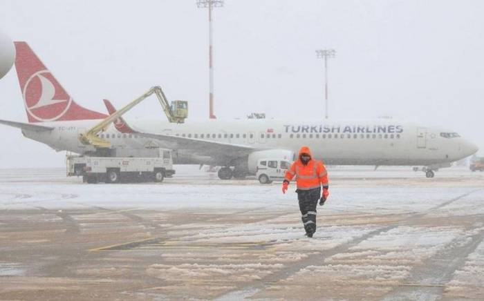 Из-за неблагоприятных погодных условий в Стамбуле отменены ряд рейсов
