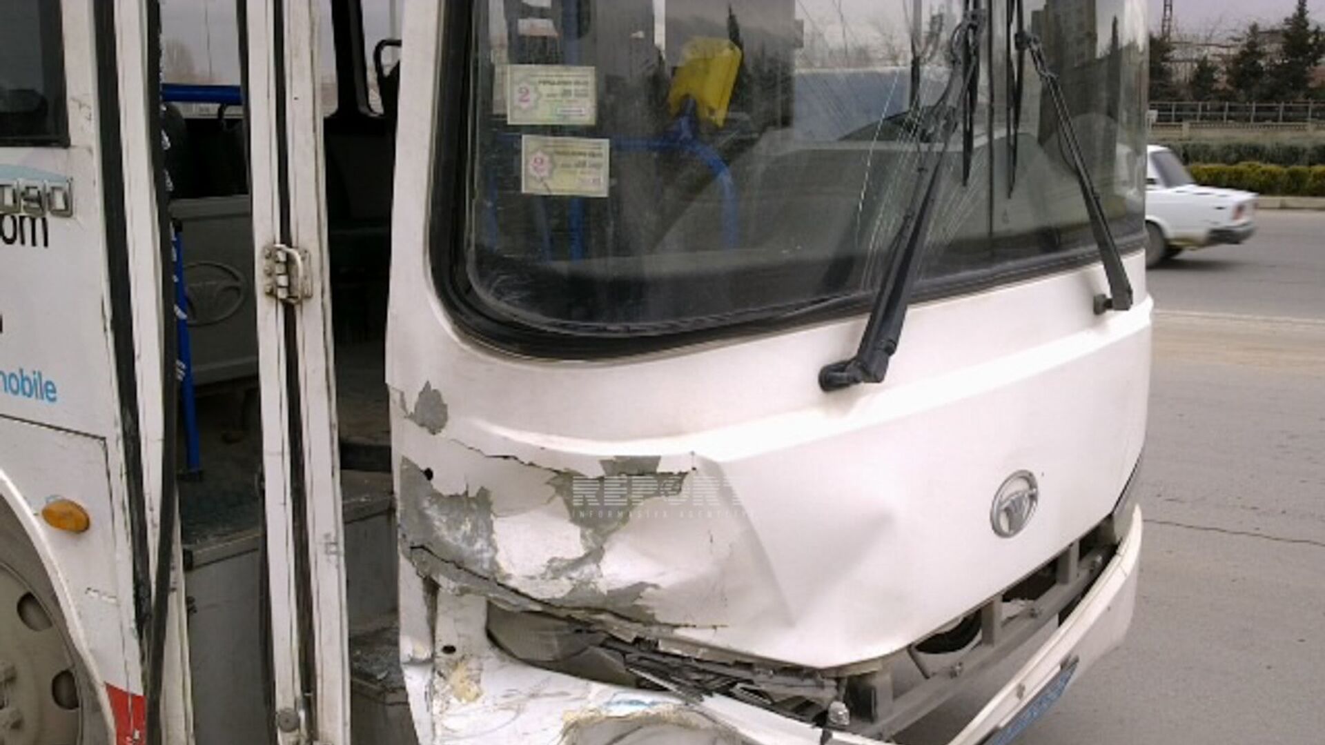 В Баку более 40 автобусов попали в ДТП из-за снега